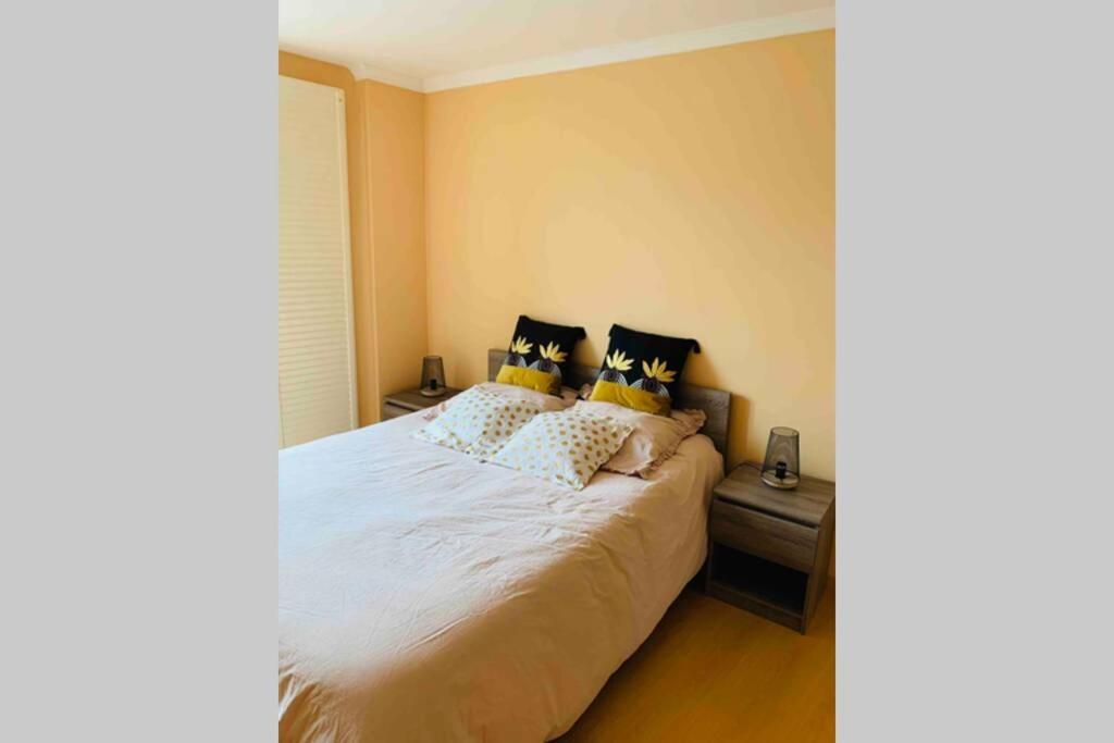 La Roseraie De L Arguenon, Appartement Charmant Centre Ville Jugon-les-Lacs ภายนอก รูปภาพ
